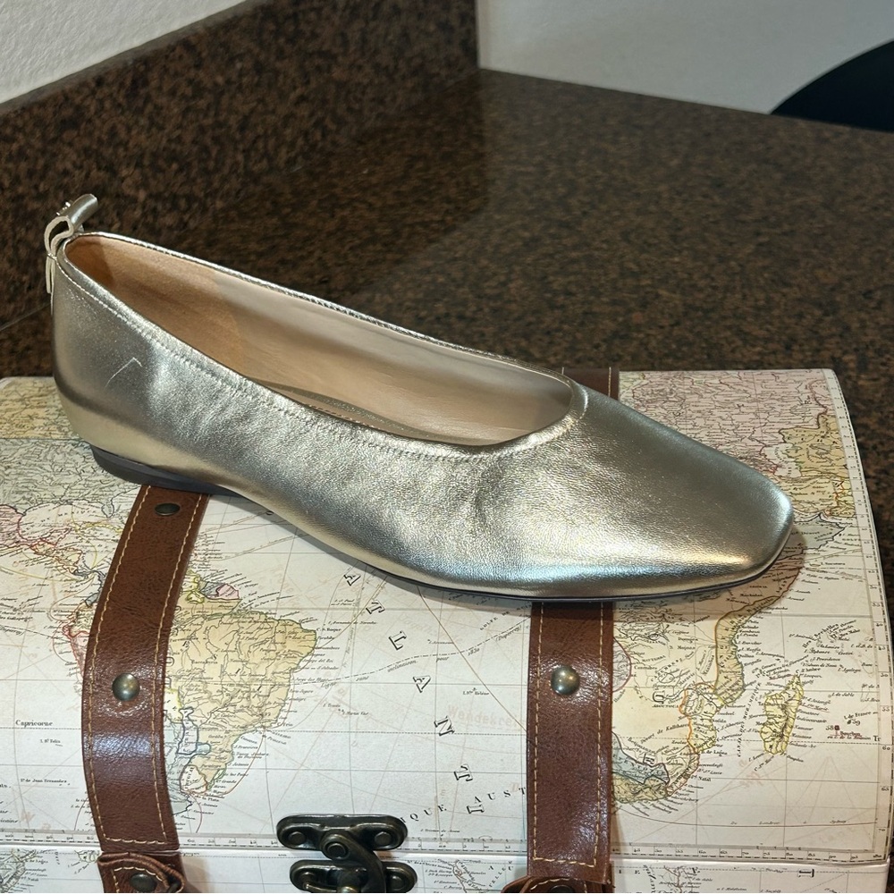 NWT 27 edit Carla Ballet Womens Flats Champagne Metallic Leather Sz: 9
